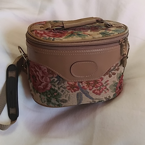 Koret Handbags - Koret tapestry needlepoint Bag, Case, Purse, w KEY